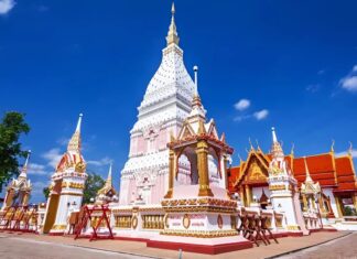 พาไหว้พระธาตุประจำวันเกิด จังหวัดนครพนม