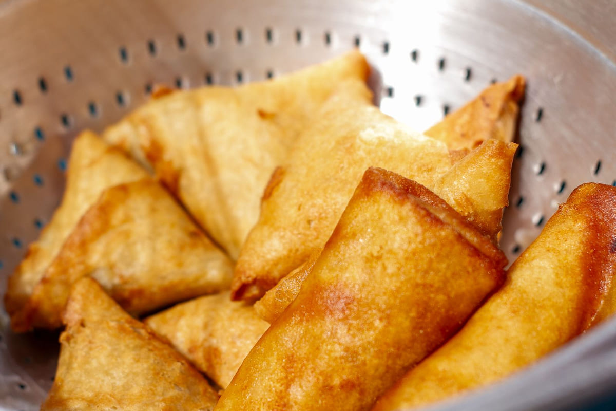 กู้อาหารเหลือ: หม้อทอดไร้น้ำมัน หรือไมโครเวฟ? ศึกนี้ใครชนะขาด