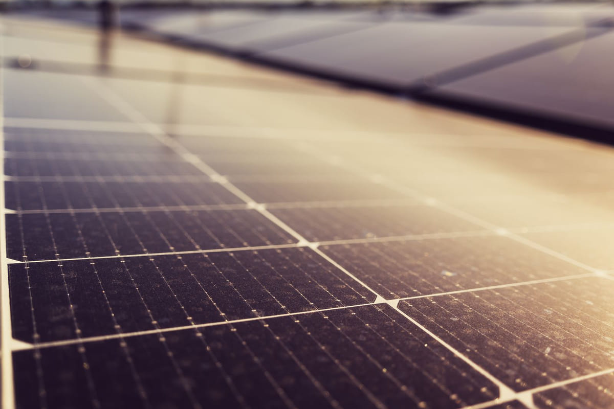MPPT แผงเดี่ยว กับ MPPT รวมระบบ: ตัดสินใจอย่างไรไม่ให้ลงทุนผิดพลาด