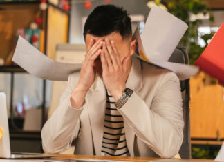 Emotional Triggers: แกะรอยชนวนอารมณ์ระเบิดที่คุณต้องรู้ ก่อนทุกอย่างพัง Emotional Triggers: แกะรอยชนวนอารมณ์ระเบิดที่คุณต้องรู้ ก่อนทุกอย่างพัง